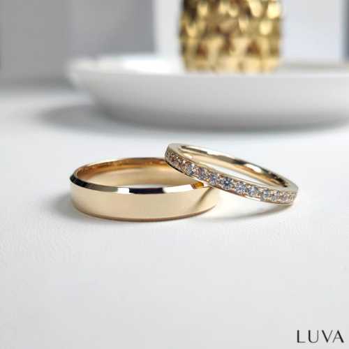 Wąska obrączka z kamieniami, idealna dostawka do obrączki lub pierścionka zaręczynowego z żółtego złota - Luva