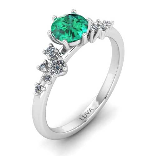 Romantyczny pierścionek ze szlachetnym szmaragdem i brylantami białe złoto