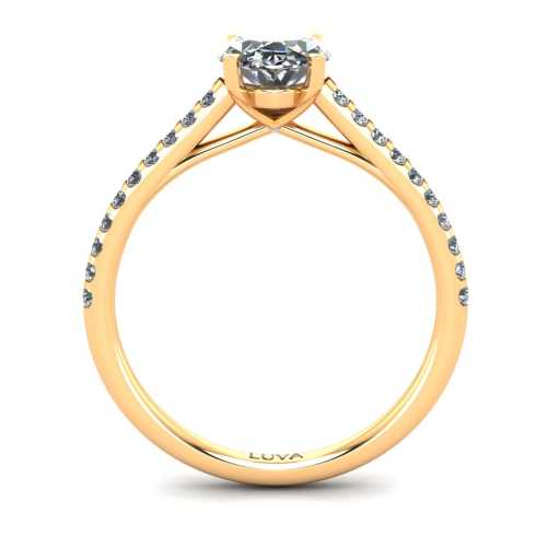 Owalny diament w oprawie z żółtego złota próby 585, elegancja w nowoczesnym wydaniu