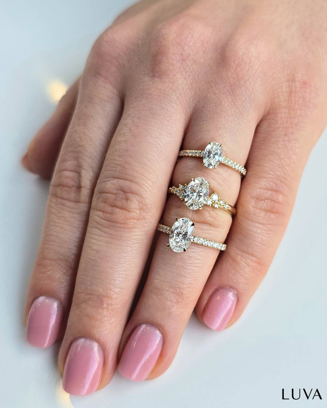 Pierścionki z owalnymi diamentami w stylu gwiazd - modne pierścionki z owalem