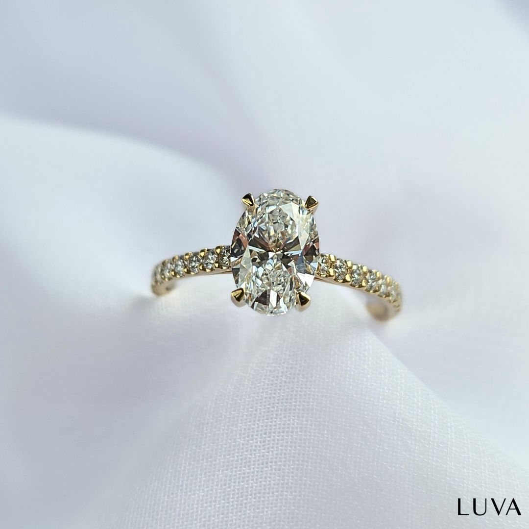 Pierścionek zaręczynowy z owalnym diamentem 1,00ct